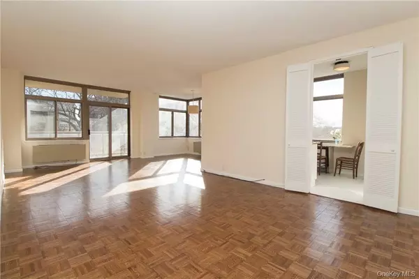 Larchmont, NY 10538,35 N Chatsworth AVE #4V