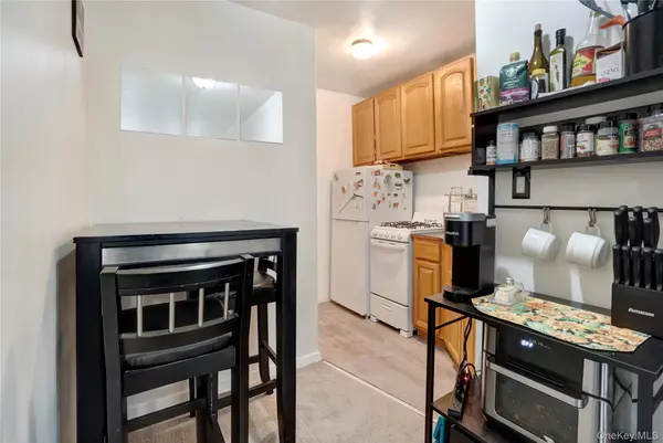 Sunnyside, NY 11104,50-22 40th ST #5A