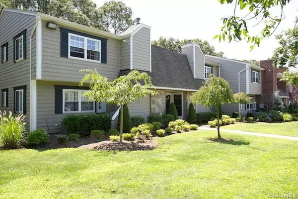 349 Lake Pointe CT #349, Middle Island, NY 11953