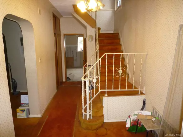 Woodhaven, NY 11421,8720 96th ST