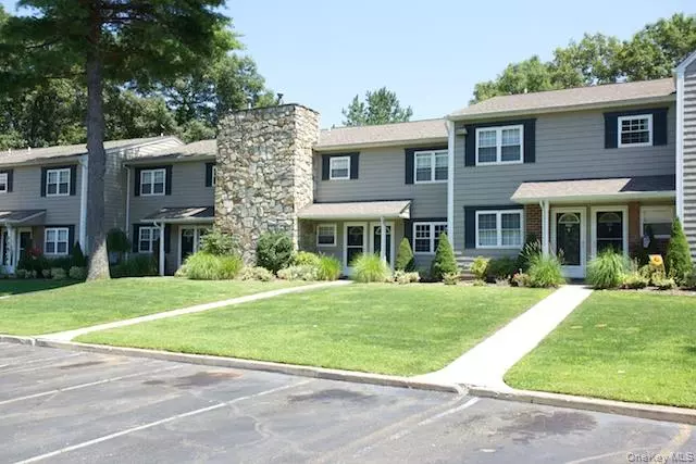 Middle Island, NY 11953,396 Lake Pointe DR #396
