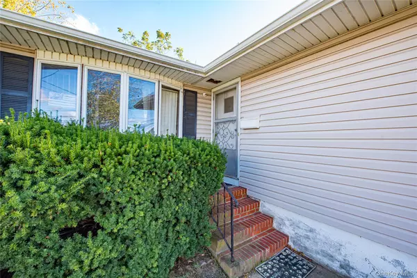 Lindenhurst, NY 11757,710 S 4th ST