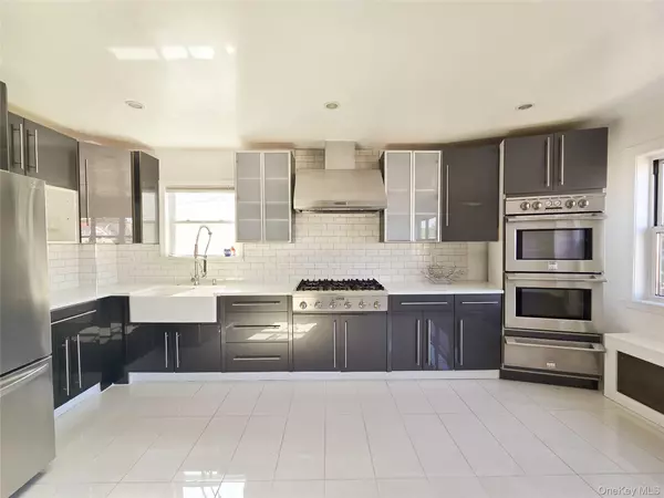 9119 108th ST, Richmond Hill, NY 11418