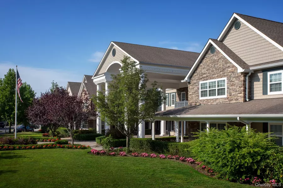 18 Adams WAY #18, Sayville, NY 11782