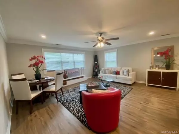 Sayville, NY 11782,63 Adams WAY #63