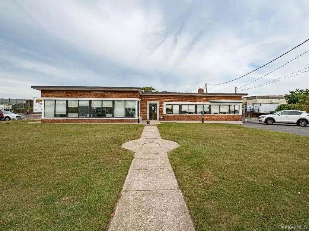 West Babylon, NY 11704,1250 Wellwood AVE