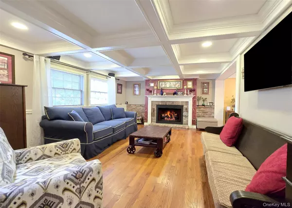 Setauket, NY 11733,8 Stalker LN