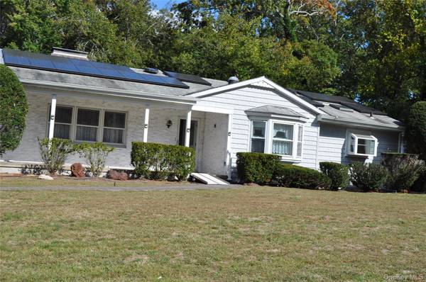 29 Woodlawn AVE, Oakdale, NY 11769