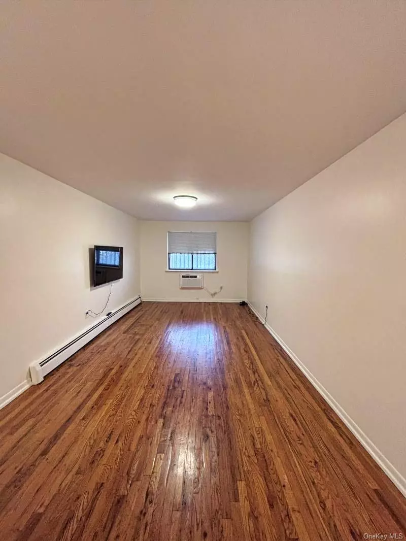 Sunnyside, NY 11104,4124 40th ST ##1R