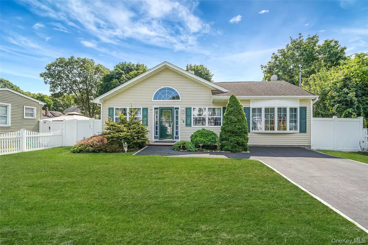 Bay Shore, NY 11706,12 Edwin ST