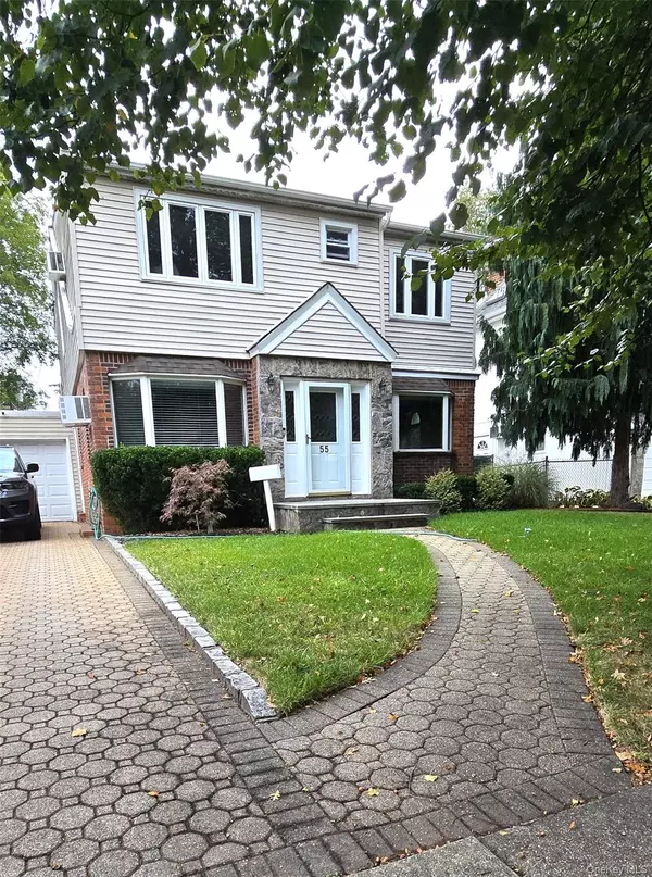 55 Maple DR, New Hyde Park, NY 11040