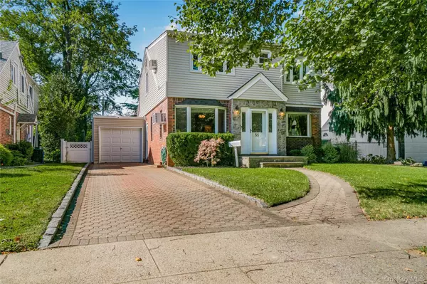 New Hyde Park, NY 11040,55 Maple DR