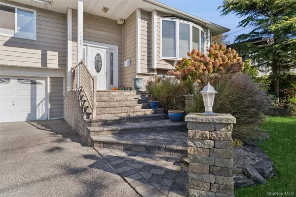 Merrick, NY 11566,1749 Ann RD