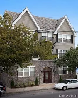 1240 W Broadway #J, Hewlett, NY 11557