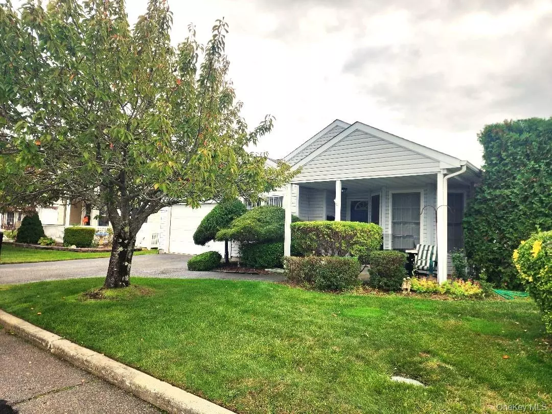 Manorville, NY 11949,1 Willow CT