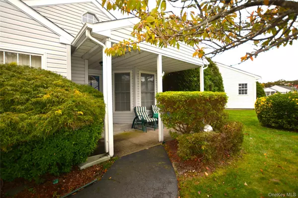 Manorville, NY 11949,1 Willow CT