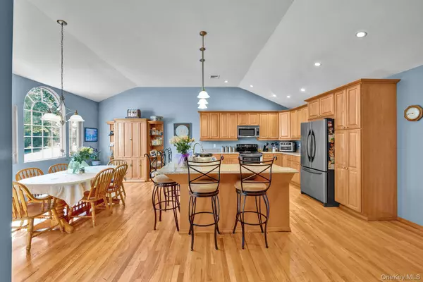 Wappingers Falls, NY 12590,4 Applesauce LN