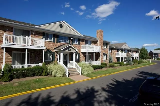 194 Lakeland AVE #D-8, Sayville, NY 11782