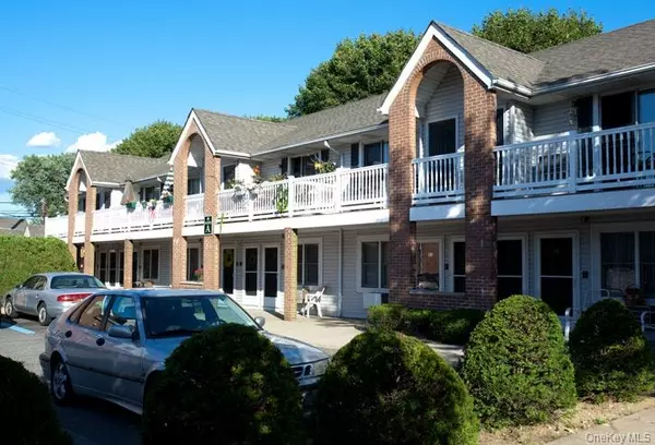 870 Little East Neck RD #B15, West Babylon, NY 11704