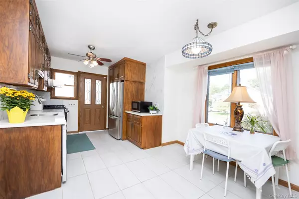 Syosset, NY 11791,15 Alexander DR