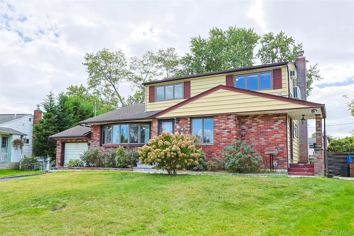 Syosset, NY 11791,15 Alexander DR