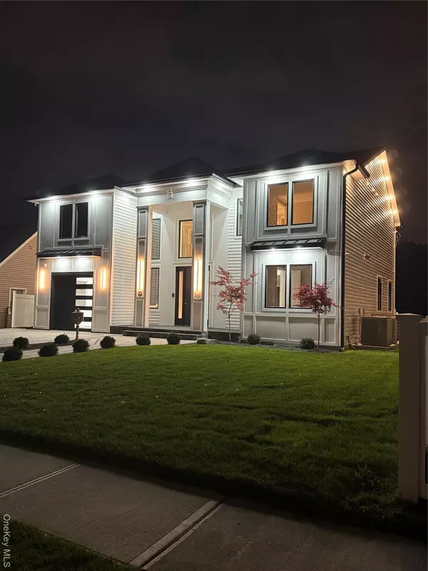 Levittown, NY 11756,9 Short LN