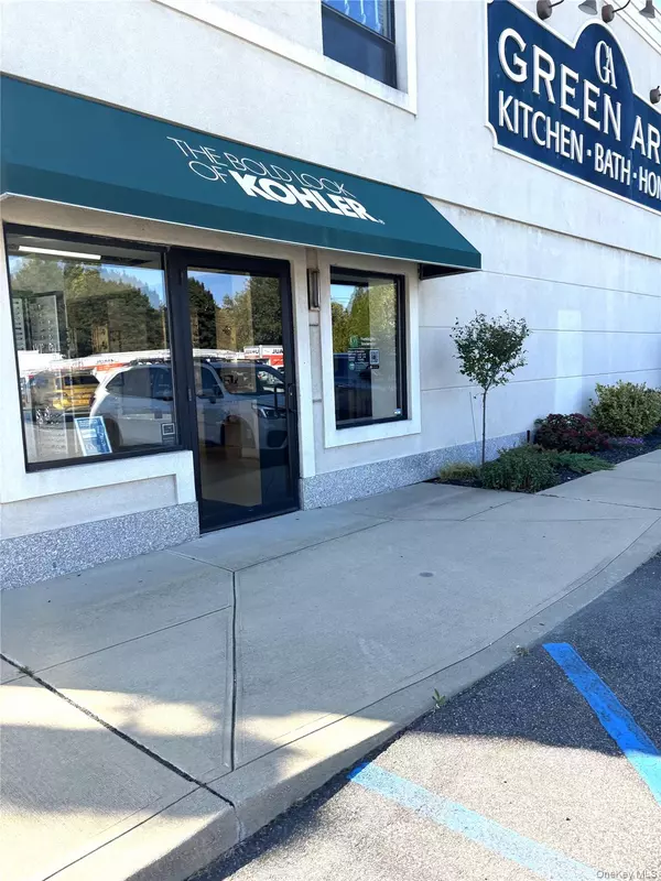 Huntington, NY 11746,17 E Jericho TPKE