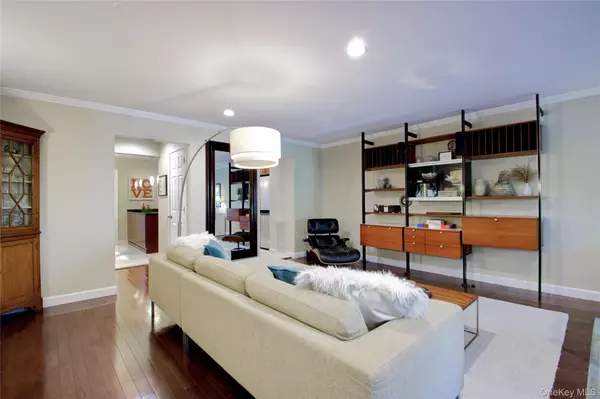 Manhasset, NY 11030,78 Marjorie CT