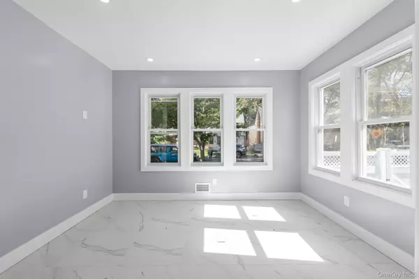 Hollis, NY 11412,11132 199th ST