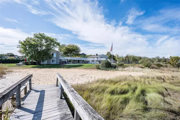 61 West Tiana Rd #24, Hampton Bays, NY 11946