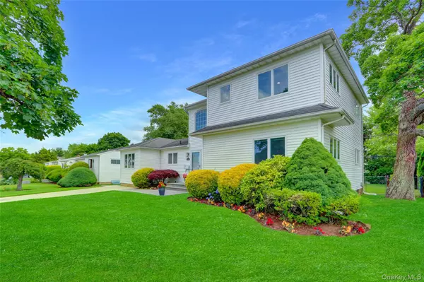 Plainview, NY 11803,23 Lillian LN