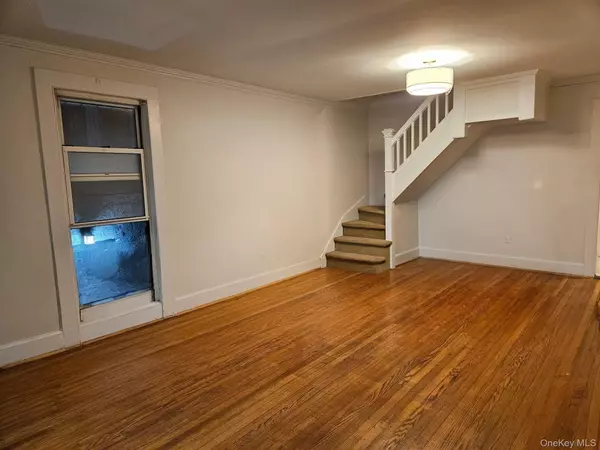 Astoria, NY 11105,43-05 21 AVE
