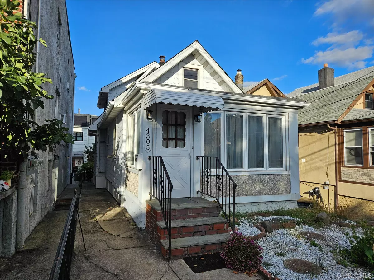 Astoria, NY 11105,43-05 21 AVE