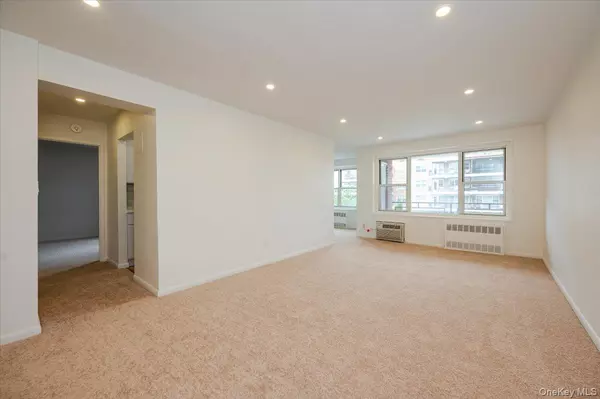 Freeport, NY 11520,99 Randall AVE #2-J