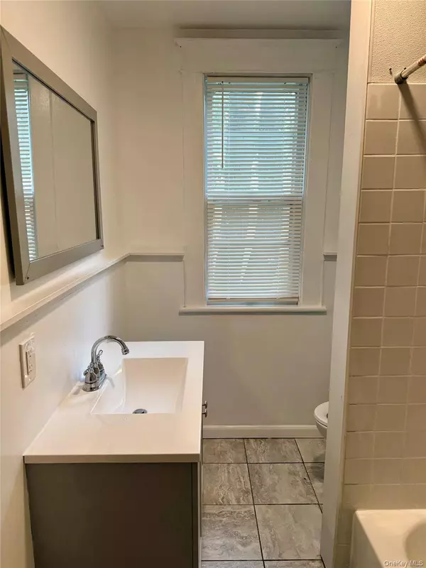 Poughkeepsie, NY 12601,25 Dean PL #1