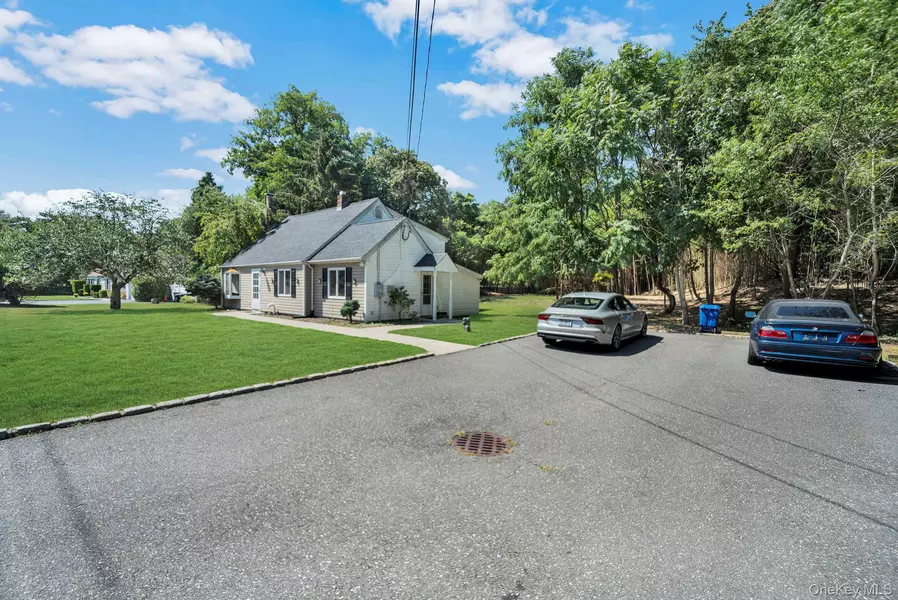 26 Lindner, Smithtown, NY 11787