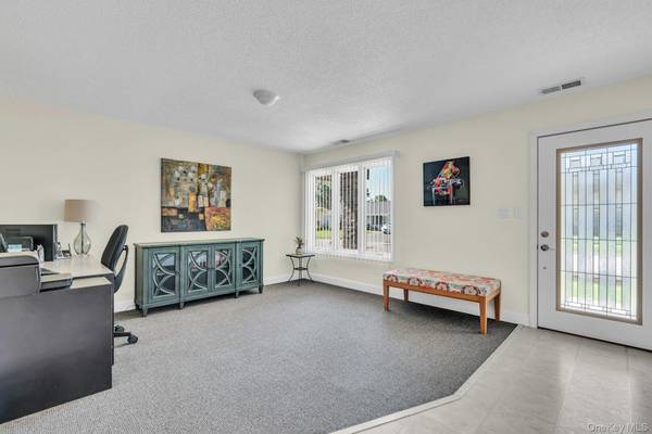 Holbrook, NY 11741,36 Summerwood RD