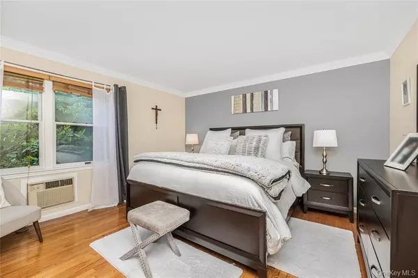 Yonkers, NY 10703,243 Mary Lou AVE #1