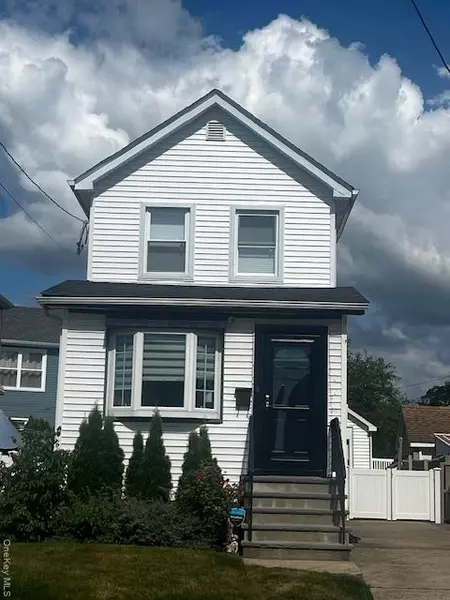 35 Lawson AVE, East Rockaway, NY 11518