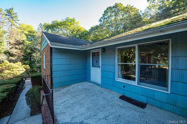 Northport, NY 11768,562 Old Bridge RD