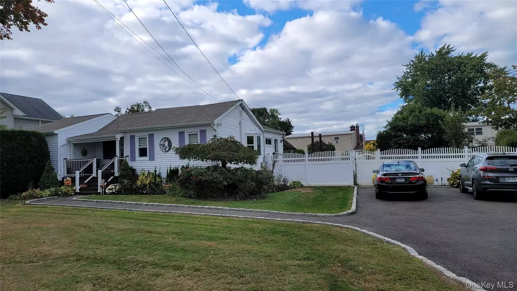 430 14th ST, West Babylon, NY 11704