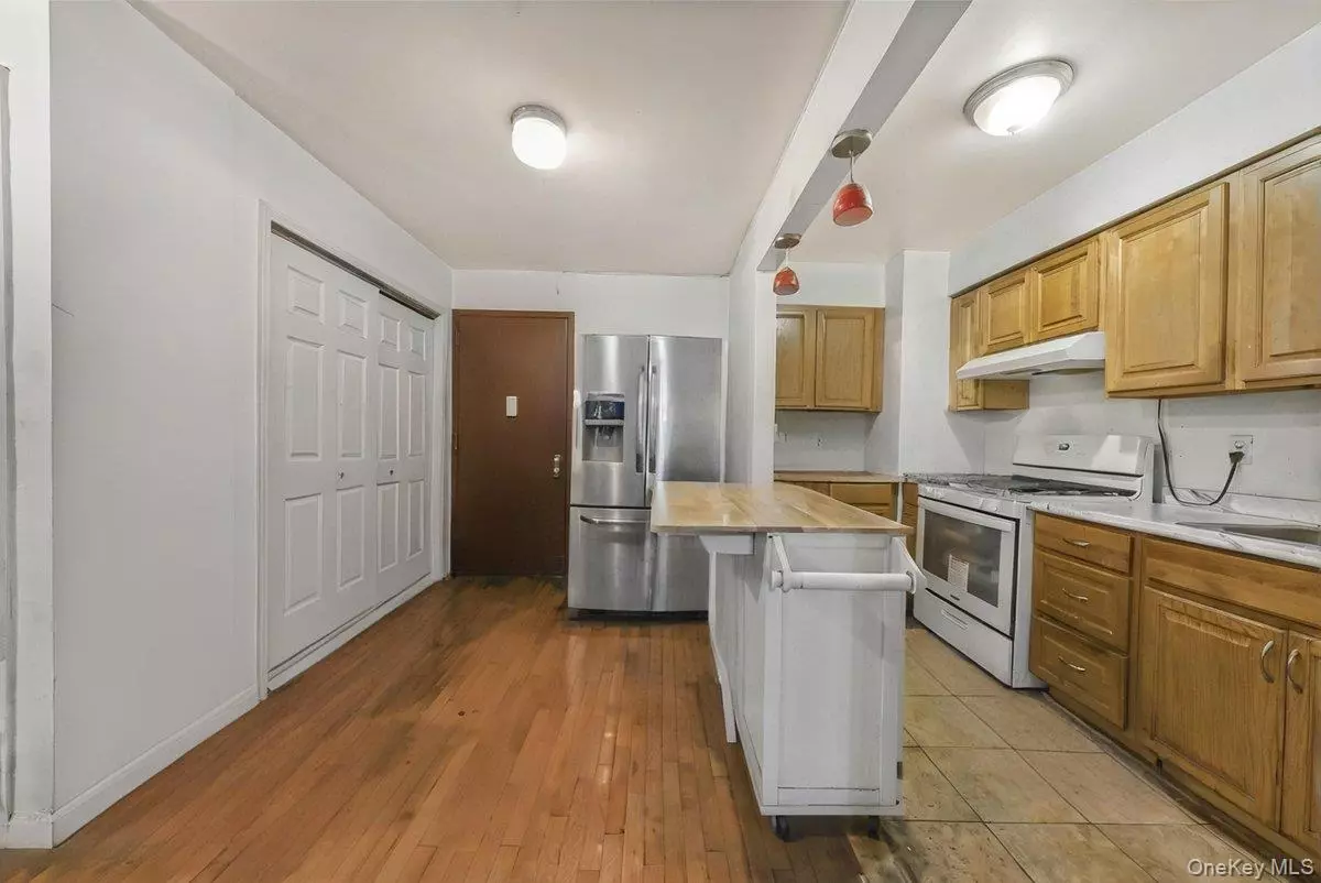 Elmhurst, NY 11373,86-16 60th  Ave #2B