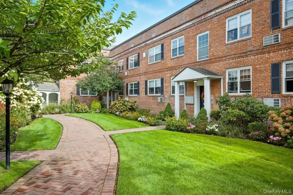51 Lincoln AVE #D21, Rockville Centre, NY 11570