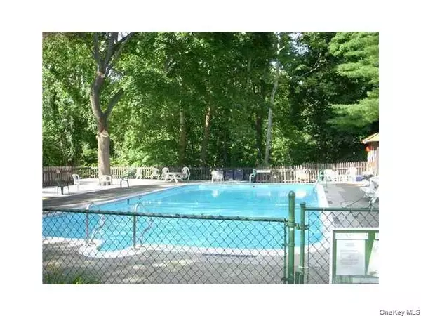 10 Oakwood TER #38, New Windsor, NY 12553