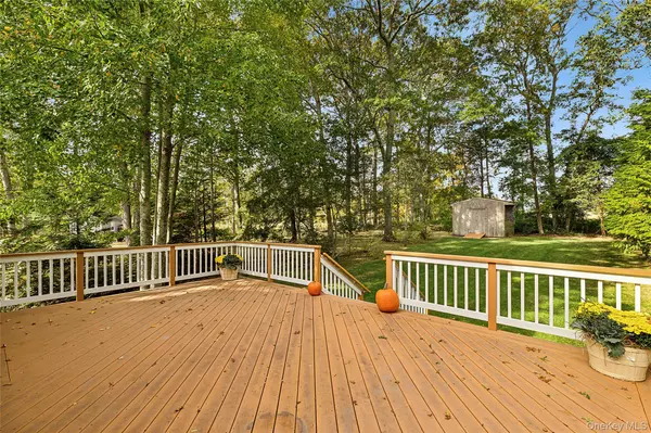 Laurel, NY 11948,5875 Peconic Bay BLVD