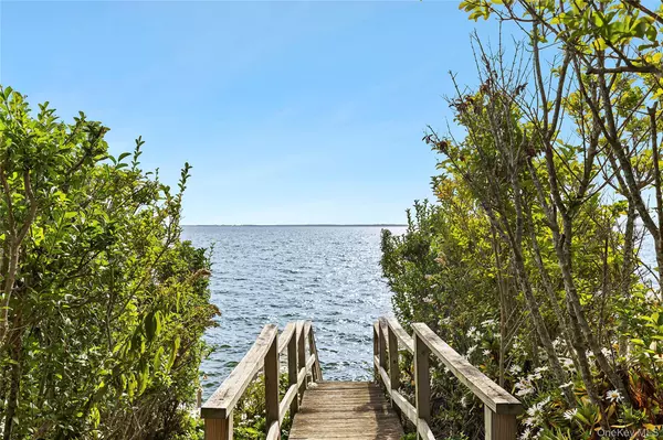 5875 Peconic Bay BLVD, Laurel, NY 11948