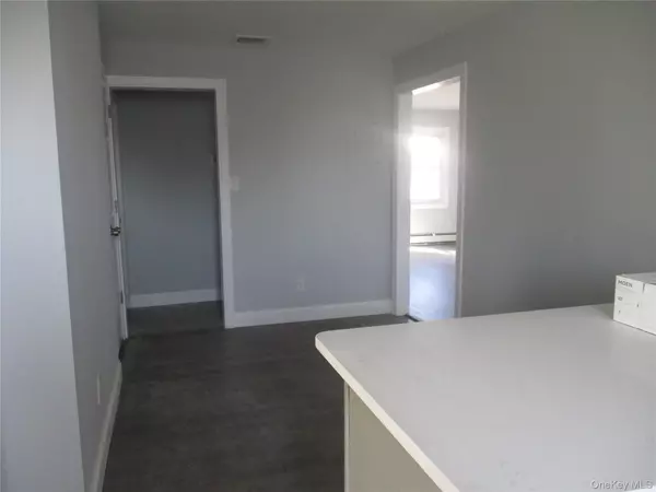 Mineola, NY 11501,231 Washington AVE #2 fl