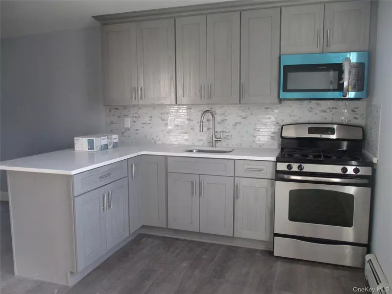 231 Washington AVE #2 fl, Mineola, NY 11501