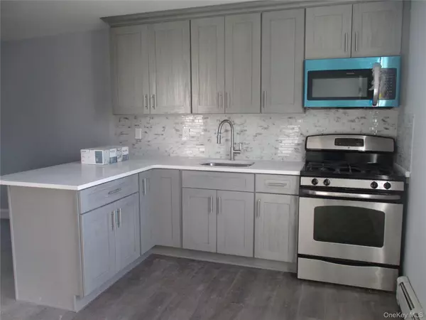 231 Washington AVE #2 fl, Mineola, NY 11501