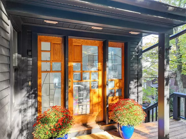 Esopus, NY 12487,83 River RD